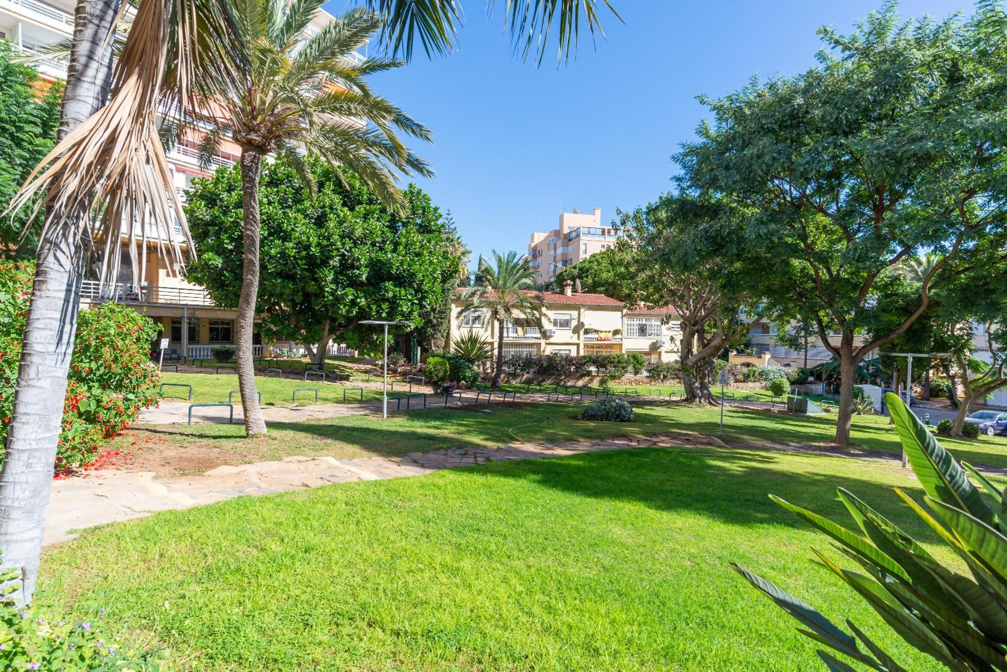 Beach Garden Apartment Торемолинос Екстериор снимка